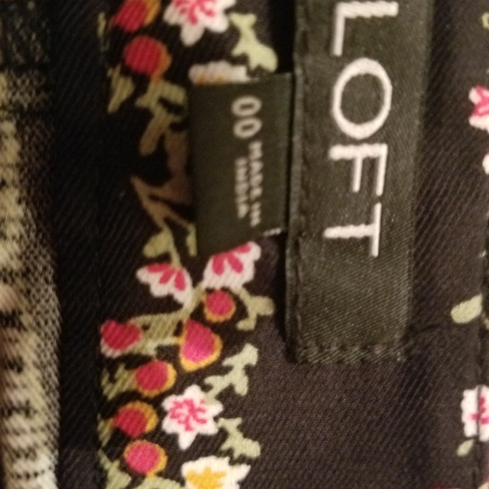 Loft black ruffle/ floral shorts - Picture 4 of 4
